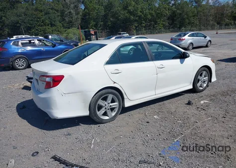2013 Toyota Camry Se z USA, uszkodzony, nr VIN 4T1BF1FK8DU703684